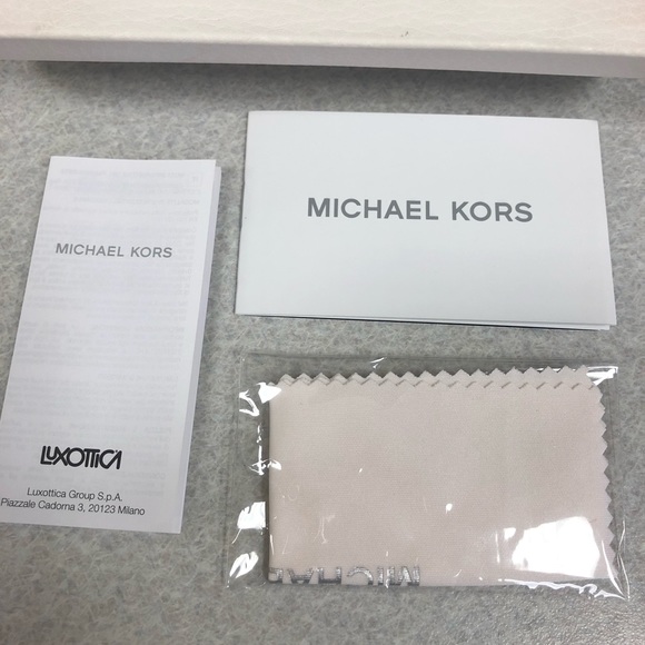 MK SUN GLASSES!! Authentic!! Like new - Picture 5 of 5